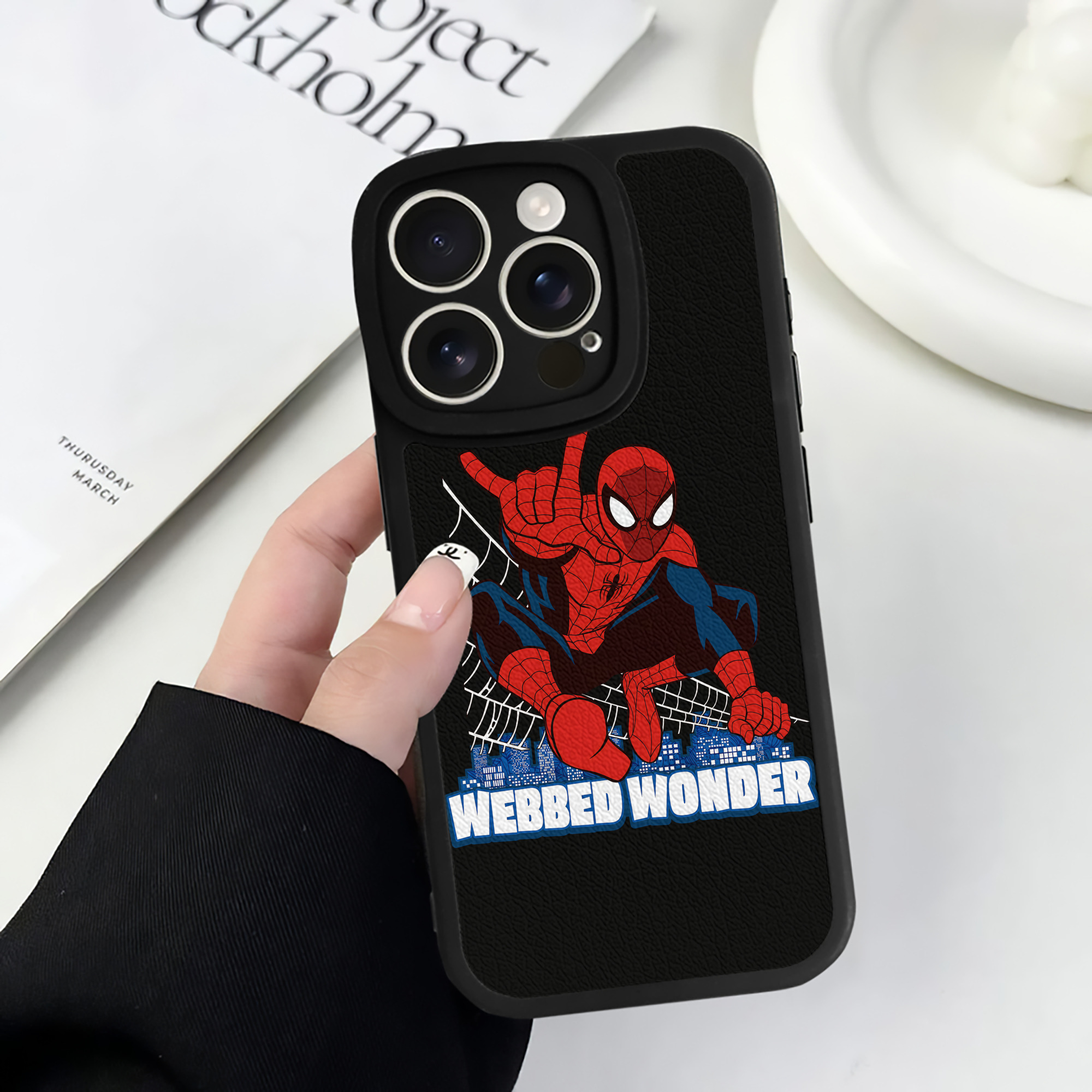 （画像用） Spider Man スパイダーマン 【iPhone 16シリーズ対応】シリコンスマホケース（レザー調） 材質：シリコン